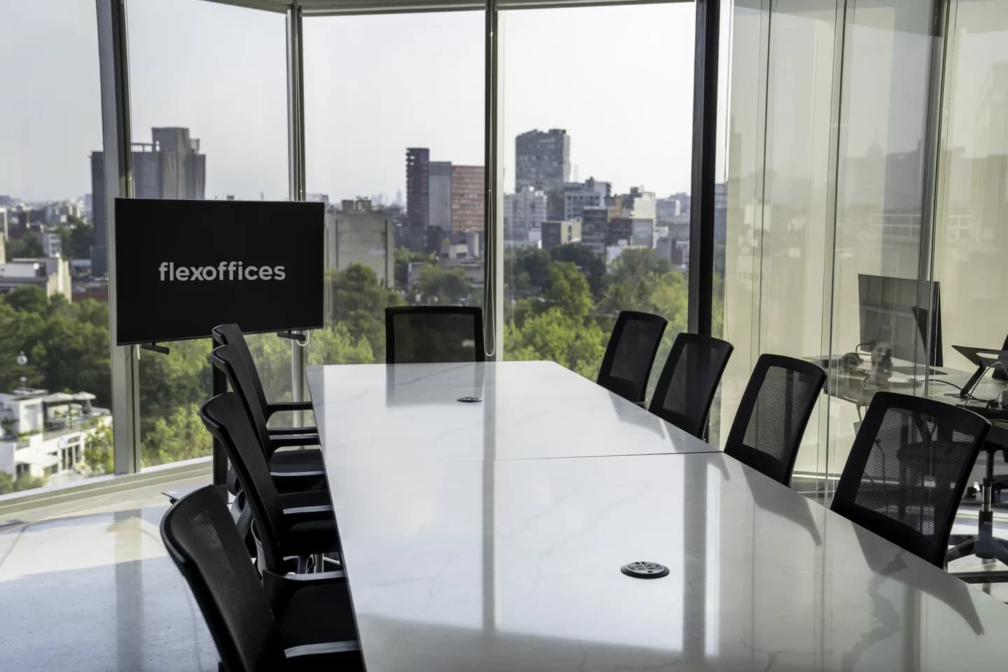 Oficinas privadas y lounge en Flexo Cibeles
