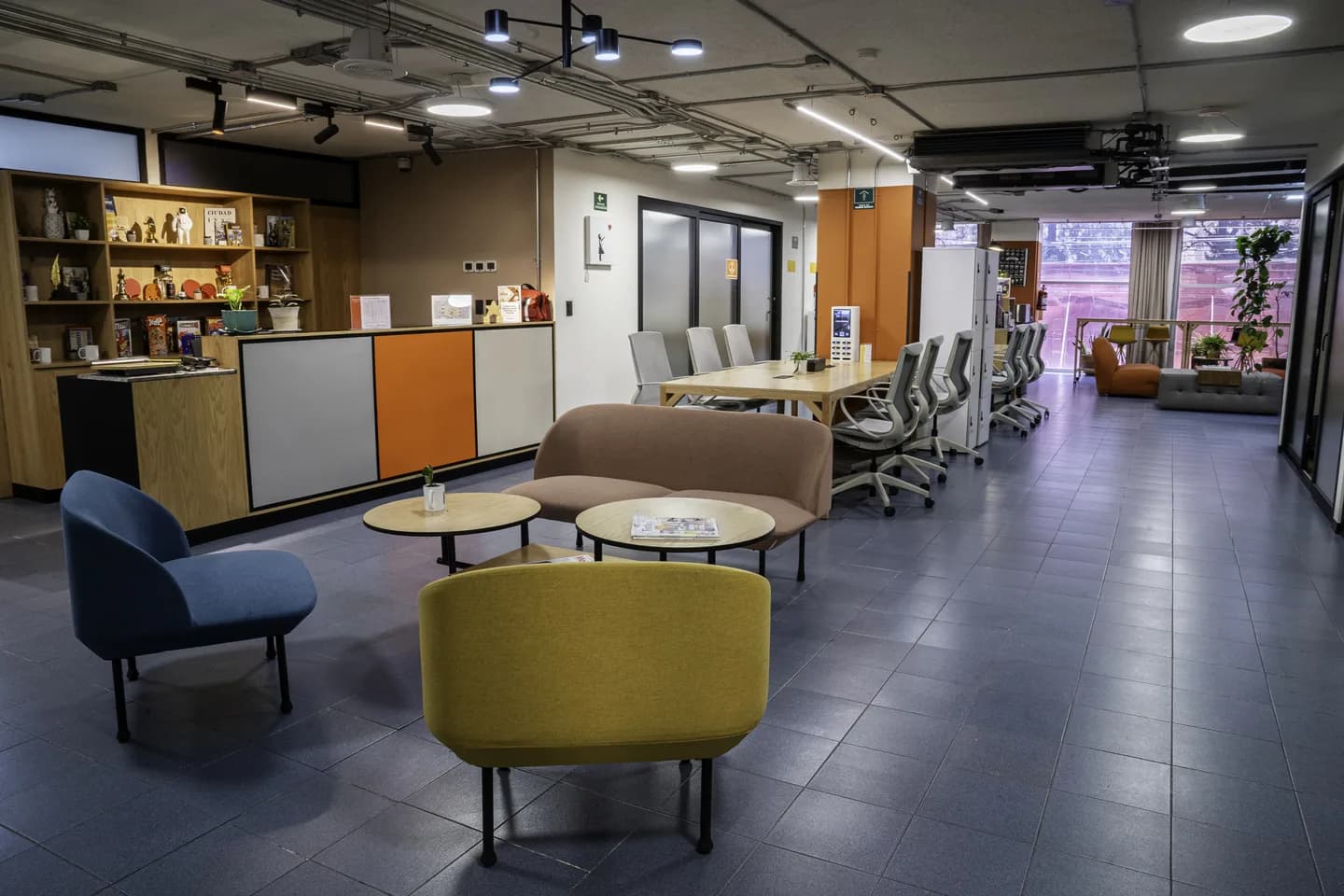 Espacio de trabajo iluminado en Flexo Polanco