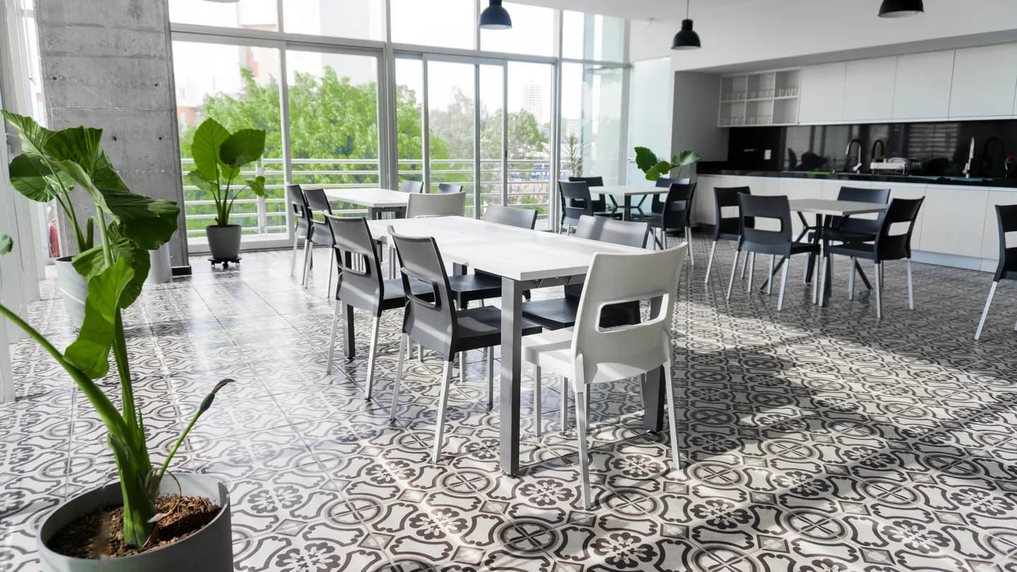 Oficinas privadas y lounge en Flexo Zapopan